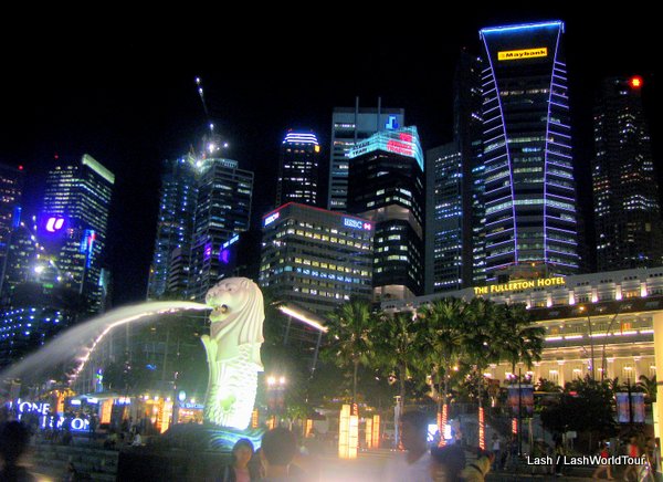 tings to do in Singapore- Merlion night view