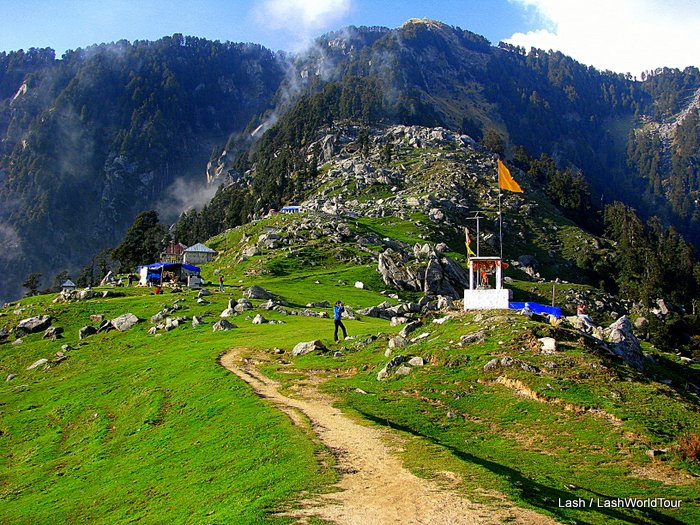 hike in the Indian Himalayas to Triund
